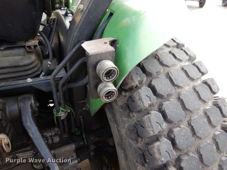 image for item EC9026 2006 John Deere 3320 tractor