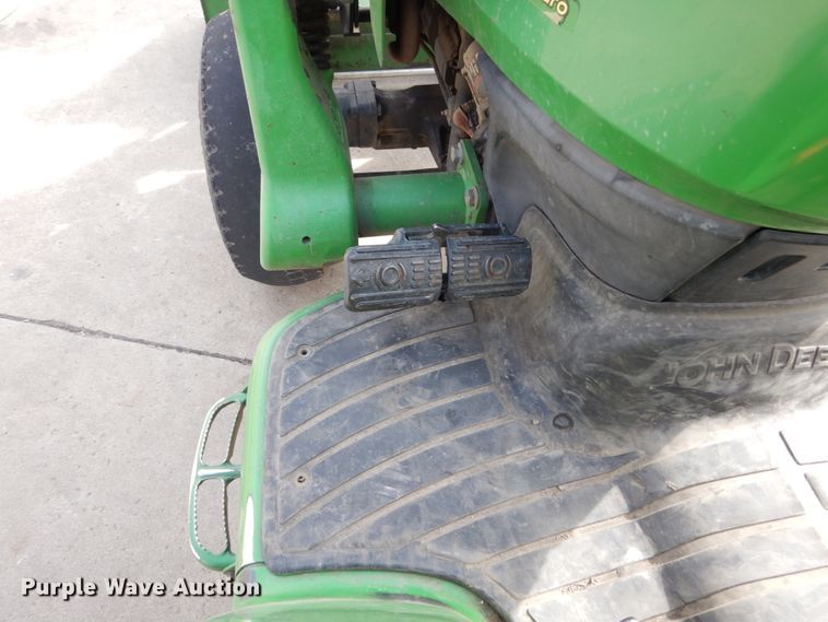 image for item EC9026 2006 John Deere 3320 tractor