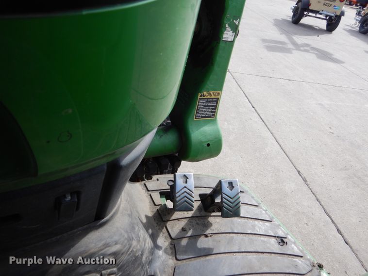 image for item EC9026 2006 John Deere 3320 tractor