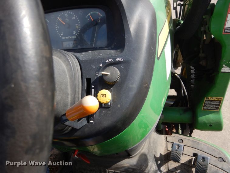 image for item EC9026 2006 John Deere 3320 tractor