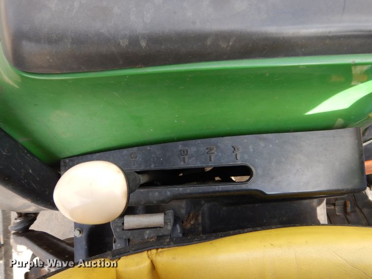 image for item EC9026 2006 John Deere 3320 tractor