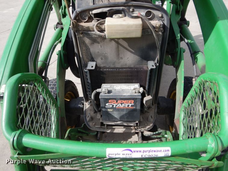 image for item EC9026 2006 John Deere 3320 tractor