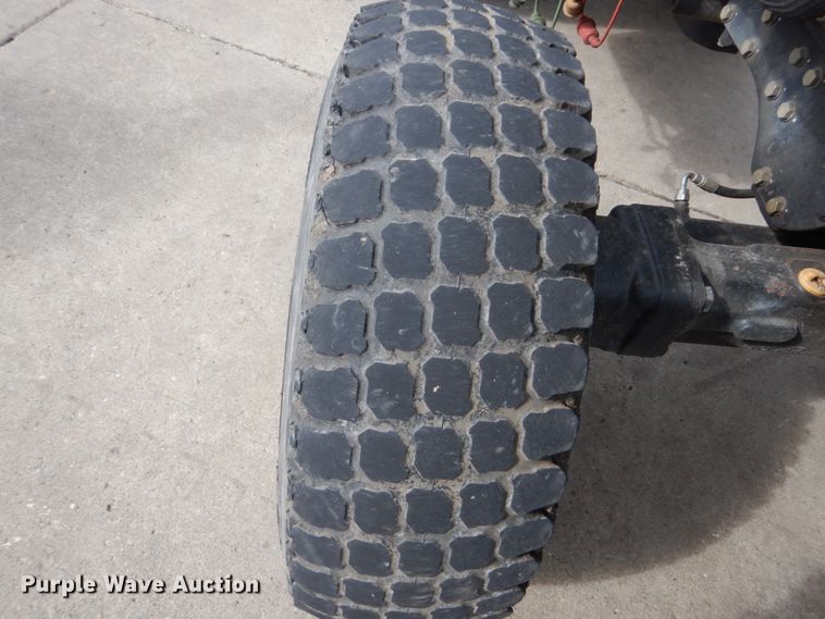 image for item EC9026 2006 John Deere 3320 tractor