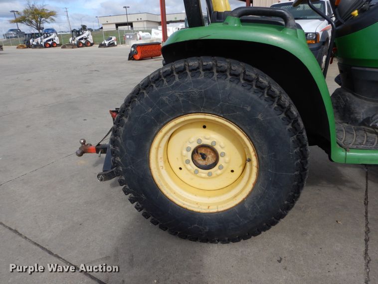 image for item EC9026 2006 John Deere 3320 tractor