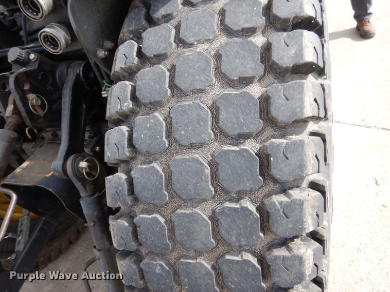 image for item EC9026 2006 John Deere 3320 tractor