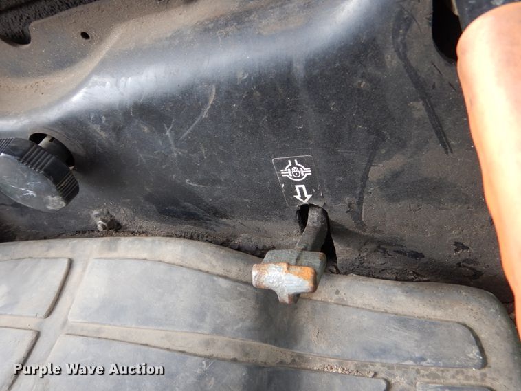 image for item EC9026 2006 John Deere 3320 tractor