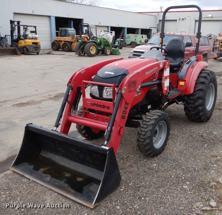 image for item EC9027 2016 Mahindra 1538 HST MFWD tractor