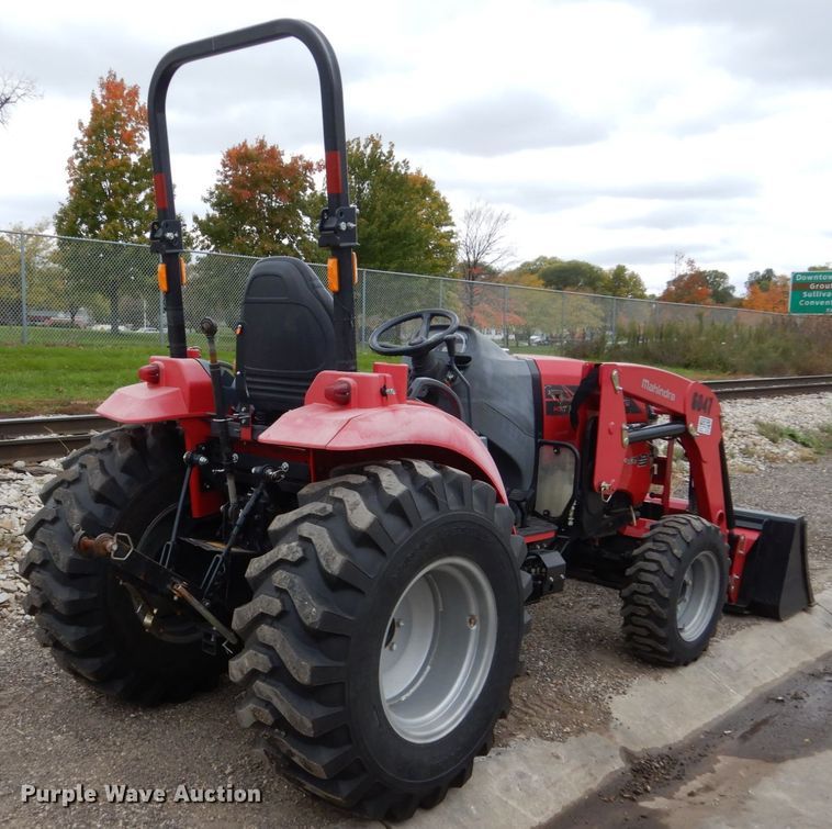 image for item EC9027 2016 Mahindra 1538 HST MFWD tractor