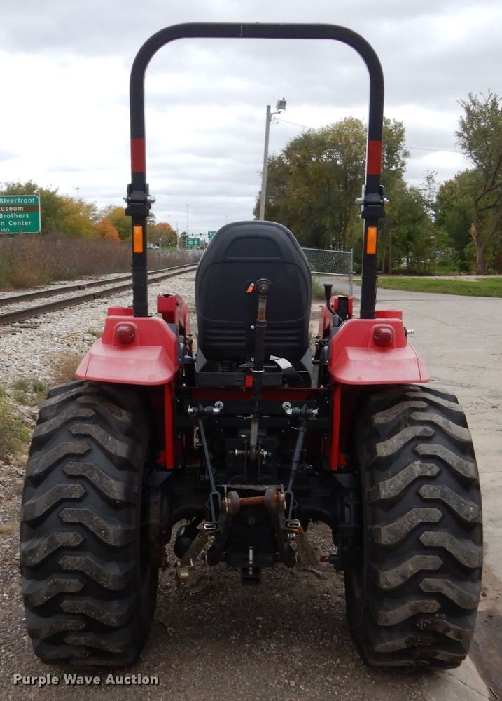 image for item EC9027 2016 Mahindra 1538 HST MFWD tractor