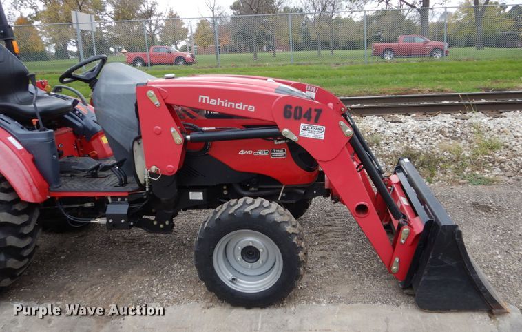 image for item EC9027 2016 Mahindra 1538 HST MFWD tractor