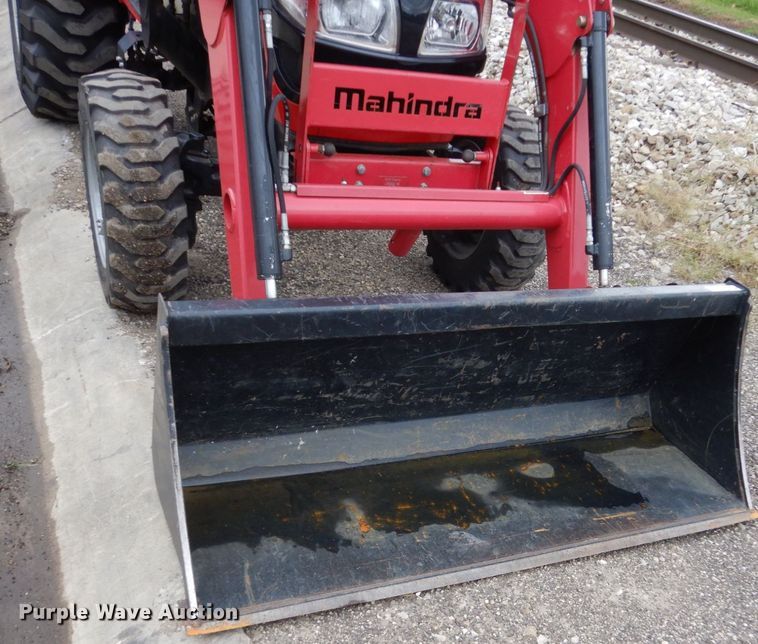 image for item EC9027 2016 Mahindra 1538 HST MFWD tractor