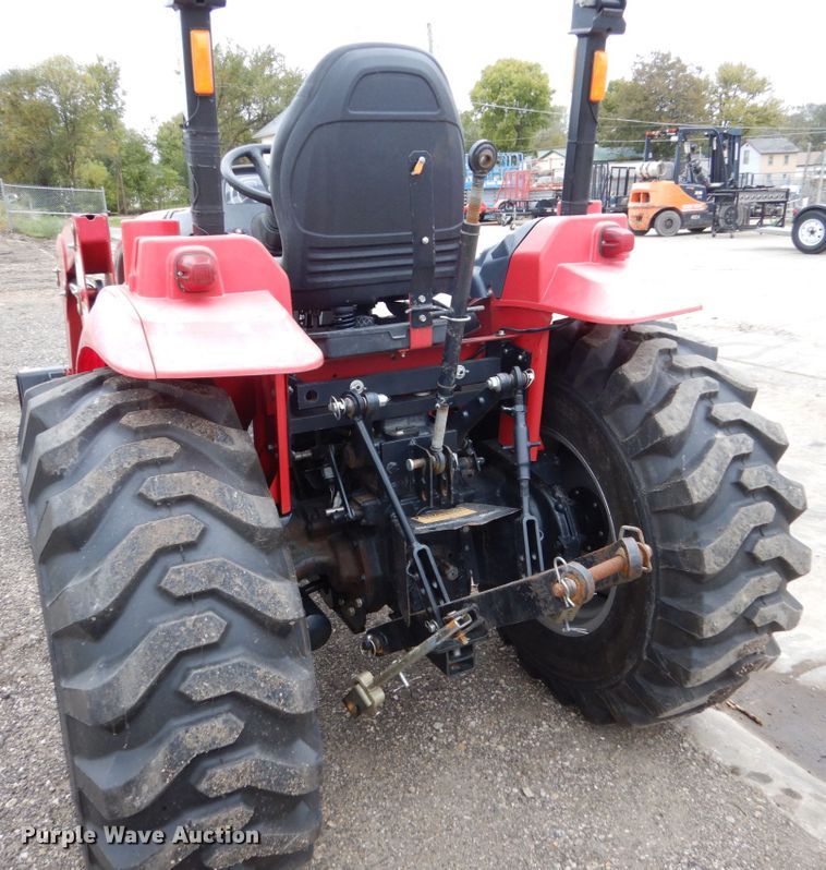 image for item EC9027 2016 Mahindra 1538 HST MFWD tractor