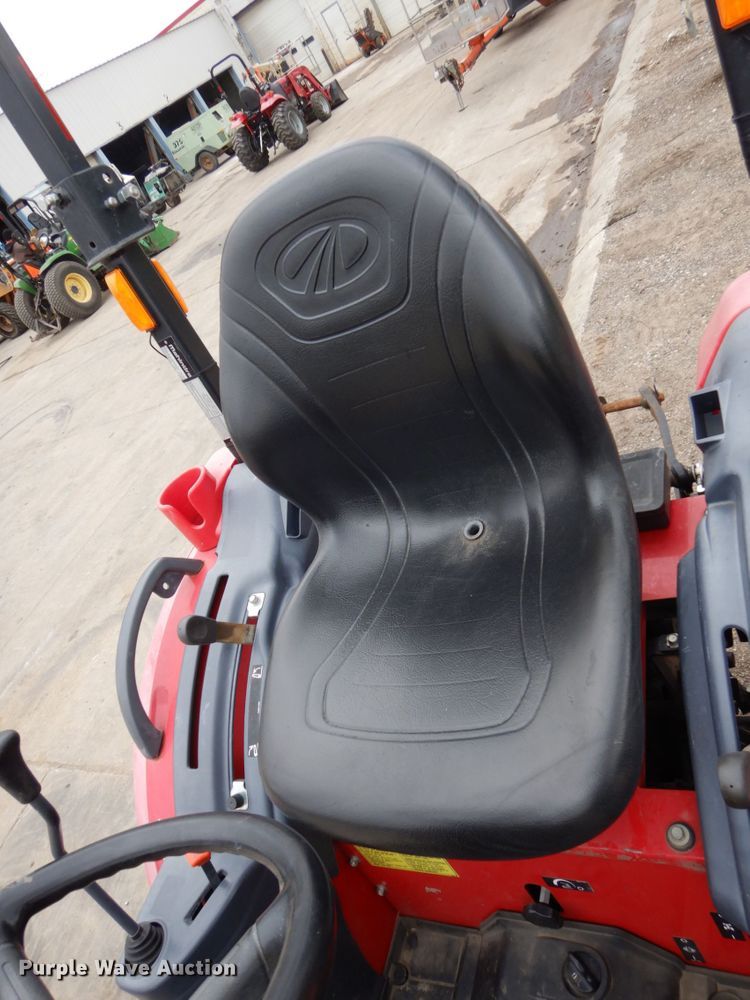 image for item EC9027 2016 Mahindra 1538 HST MFWD tractor