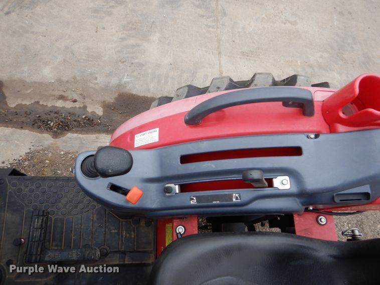 image for item EC9027 2016 Mahindra 1538 HST MFWD tractor