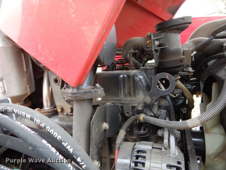 image for item EC9027 2016 Mahindra 1538 HST MFWD tractor