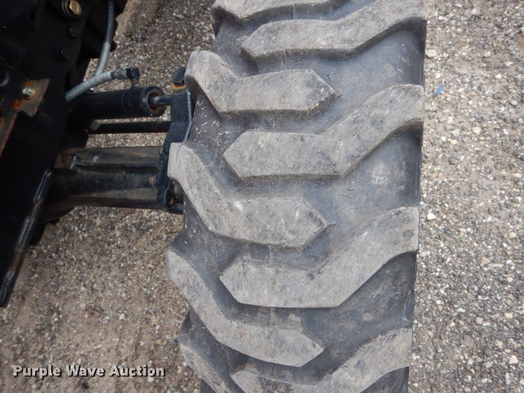 image for item EC9027 2016 Mahindra 1538 HST MFWD tractor