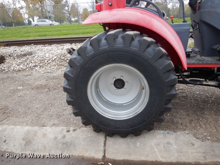 image for item EC9027 2016 Mahindra 1538 HST MFWD tractor