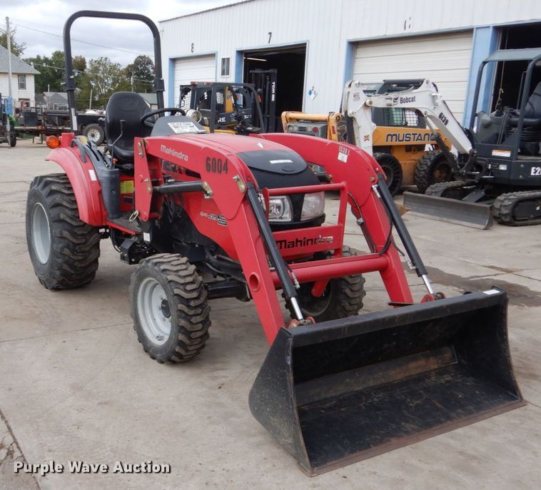 image for item EC9028 2014 Mahindra 1533 HST MFWD tractor