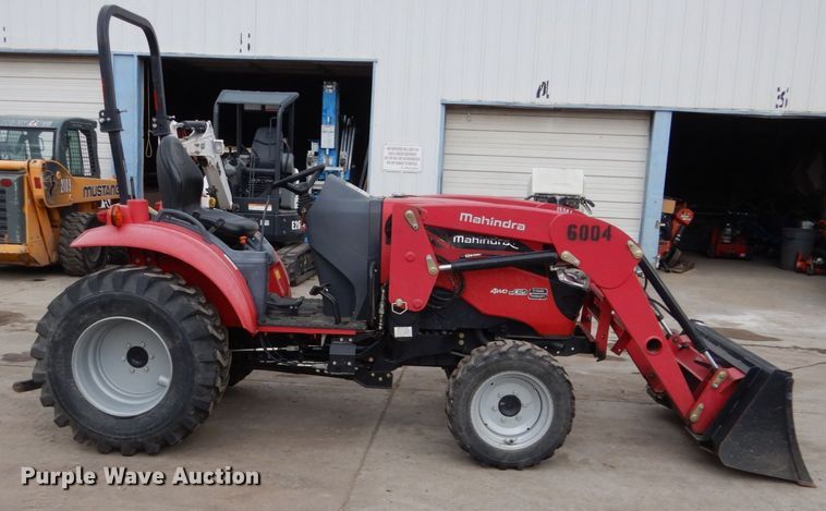 image for item EC9028 2014 Mahindra 1533 HST MFWD tractor