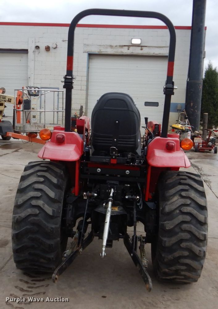 image for item EC9028 2014 Mahindra 1533 HST MFWD tractor