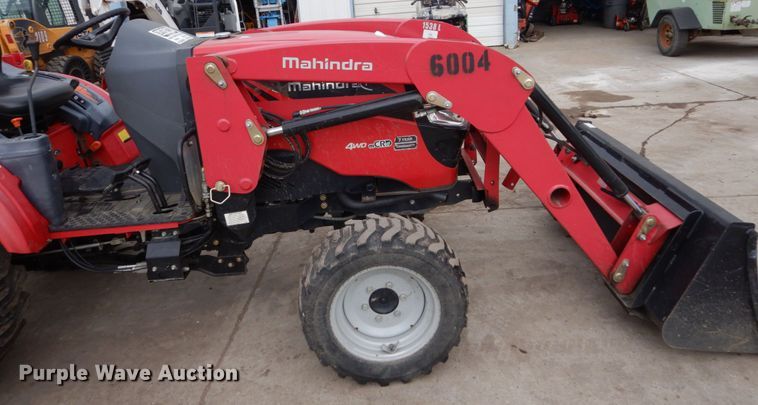 image for item EC9028 2014 Mahindra 1533 HST MFWD tractor