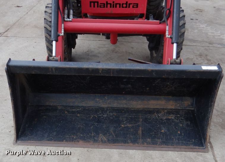 image for item EC9028 2014 Mahindra 1533 HST MFWD tractor