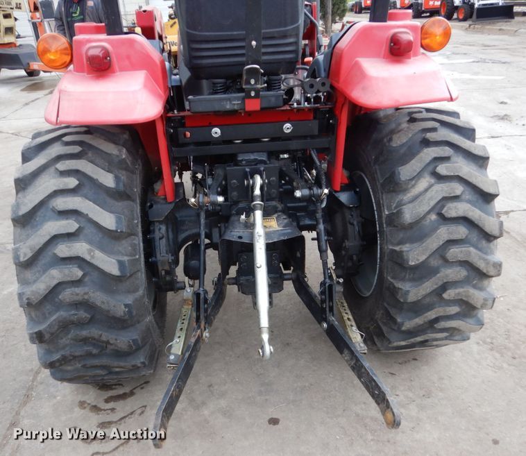 image for item EC9028 2014 Mahindra 1533 HST MFWD tractor