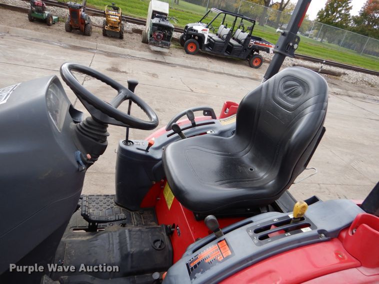 image for item EC9028 2014 Mahindra 1533 HST MFWD tractor