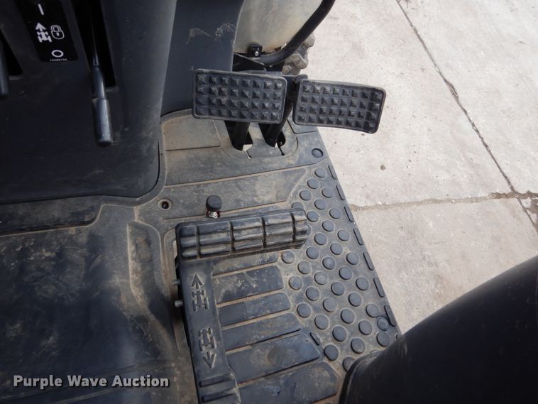 image for item EC9028 2014 Mahindra 1533 HST MFWD tractor