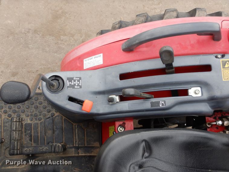 image for item EC9028 2014 Mahindra 1533 HST MFWD tractor