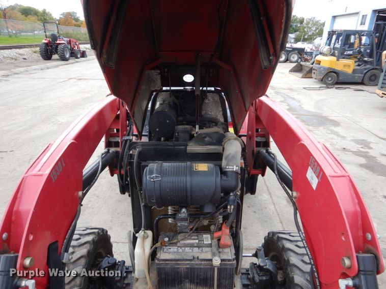 image for item EC9028 2014 Mahindra 1533 HST MFWD tractor