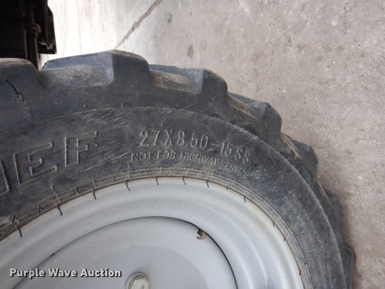 image for item EC9028 2014 Mahindra 1533 HST MFWD tractor