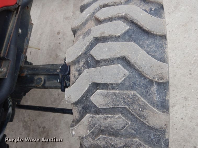 image for item EC9028 2014 Mahindra 1533 HST MFWD tractor