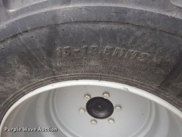 image for item EC9028 2014 Mahindra 1533 HST MFWD tractor