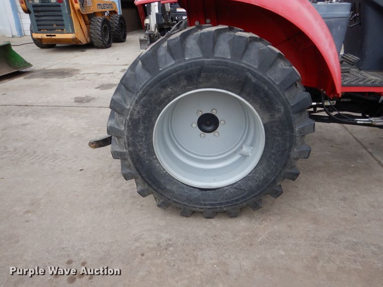 image for item EC9028 2014 Mahindra 1533 HST MFWD tractor