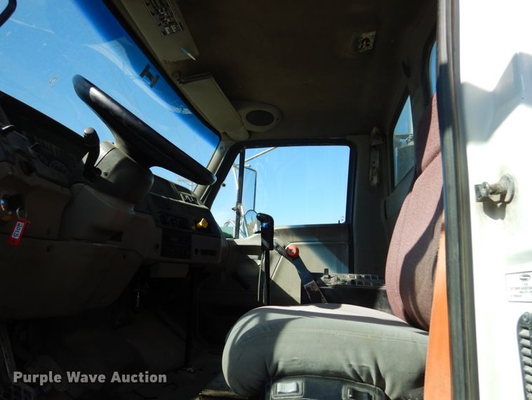 image for item EC9031 2007 Sterling L-Line ready mix truck