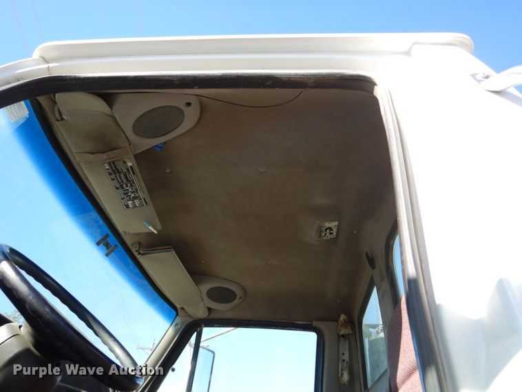 image for item EC9031 2007 Sterling L-Line ready mix truck