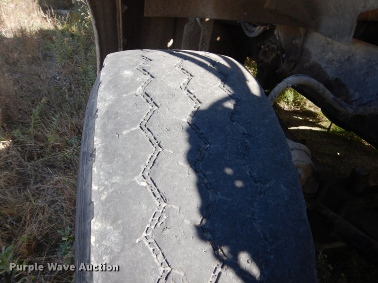 image for item EC9031 2007 Sterling L-Line ready mix truck