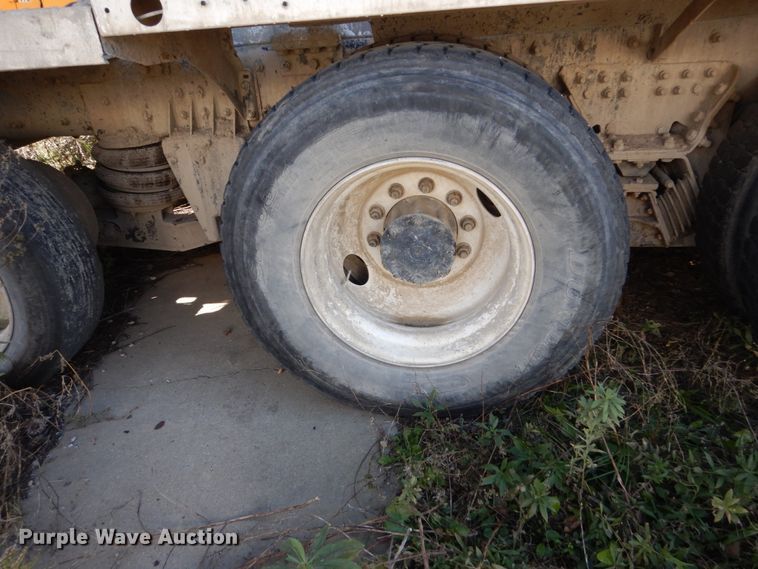 image for item EC9031 2007 Sterling L-Line ready mix truck