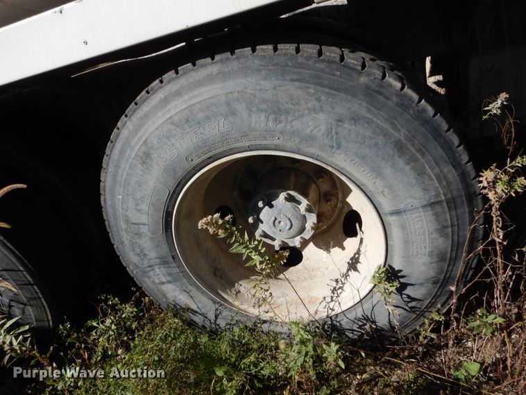 image for item EC9031 2007 Sterling L-Line ready mix truck