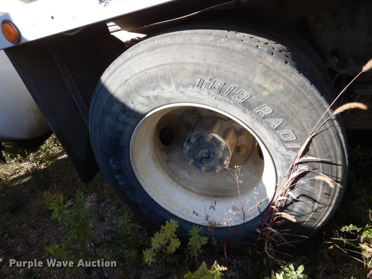 image for item EC9031 2007 Sterling L-Line ready mix truck