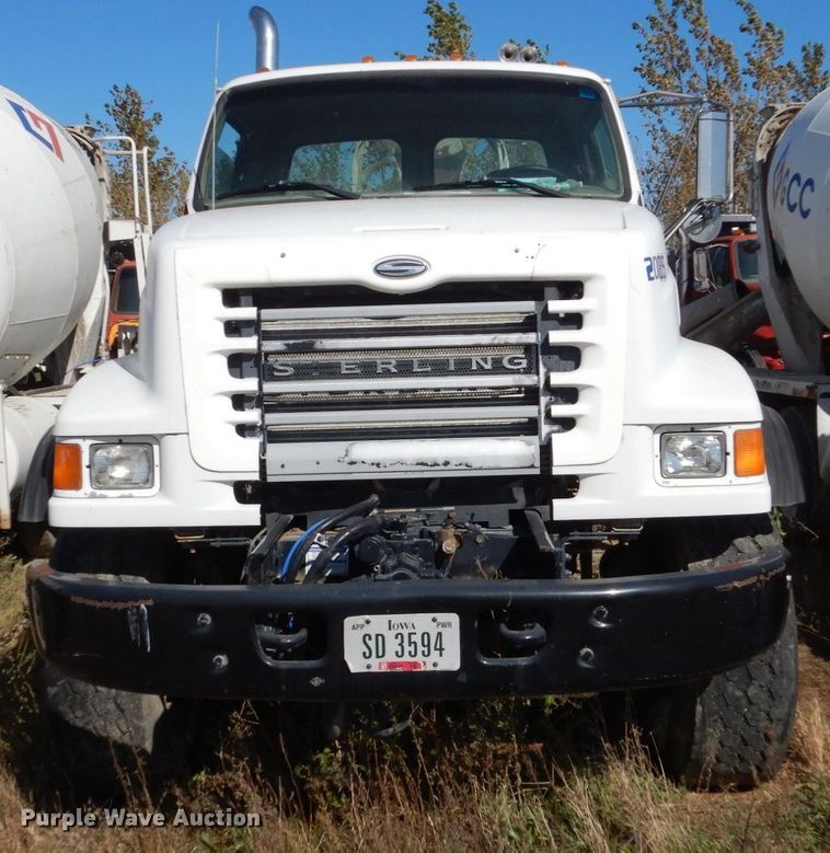 image for item EC9033 2004 Sterling L-Line ready mix truck