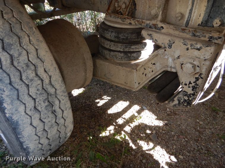 image for item EC9033 2004 Sterling L-Line ready mix truck