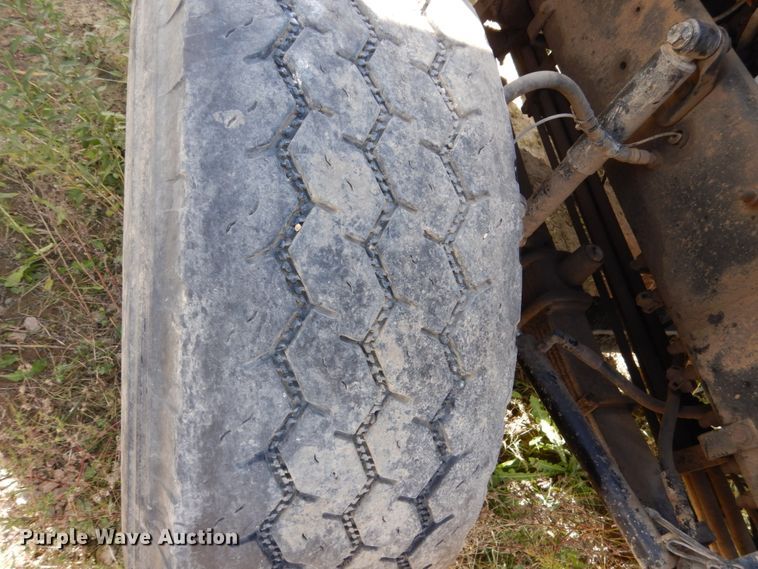 image for item EC9033 2004 Sterling L-Line ready mix truck