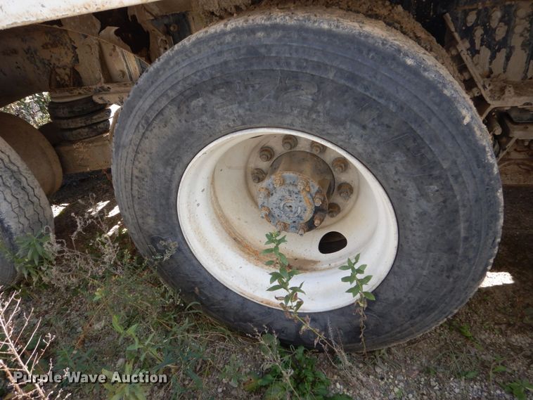 image for item EC9033 2004 Sterling L-Line ready mix truck