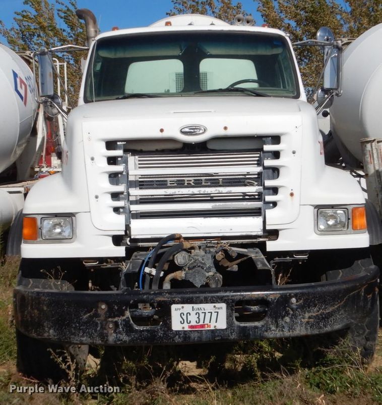 image for item EC9034 2003 Sterling L-Line ready mix truck