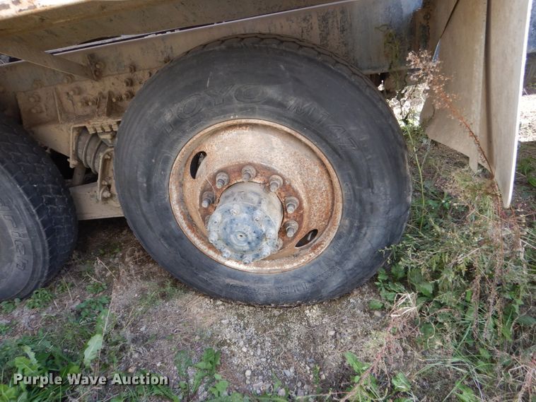 image for item EC9034 2003 Sterling L-Line ready mix truck