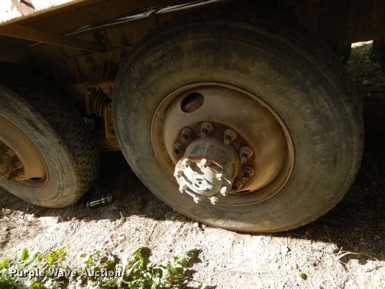 image for item EC9034 2003 Sterling L-Line ready mix truck