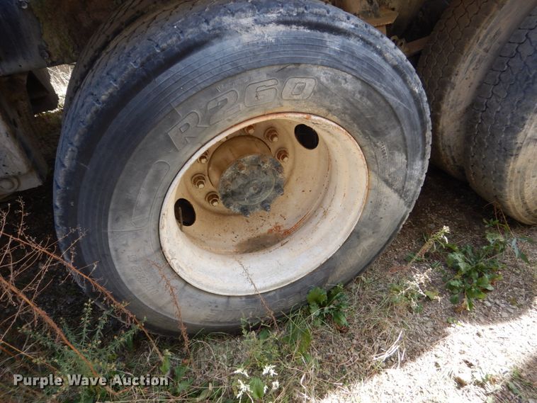 image for item EC9035 2004 Sterling L-Line ready mix truck