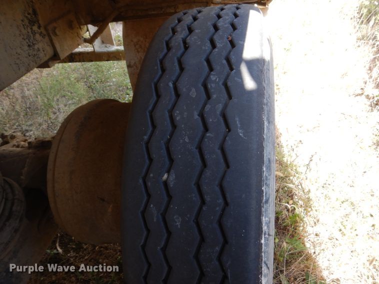 image for item EC9035 2004 Sterling L-Line ready mix truck